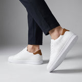 Norev | Perforowane skórzane sneakersy męskie elegancja i codzienna wygoda