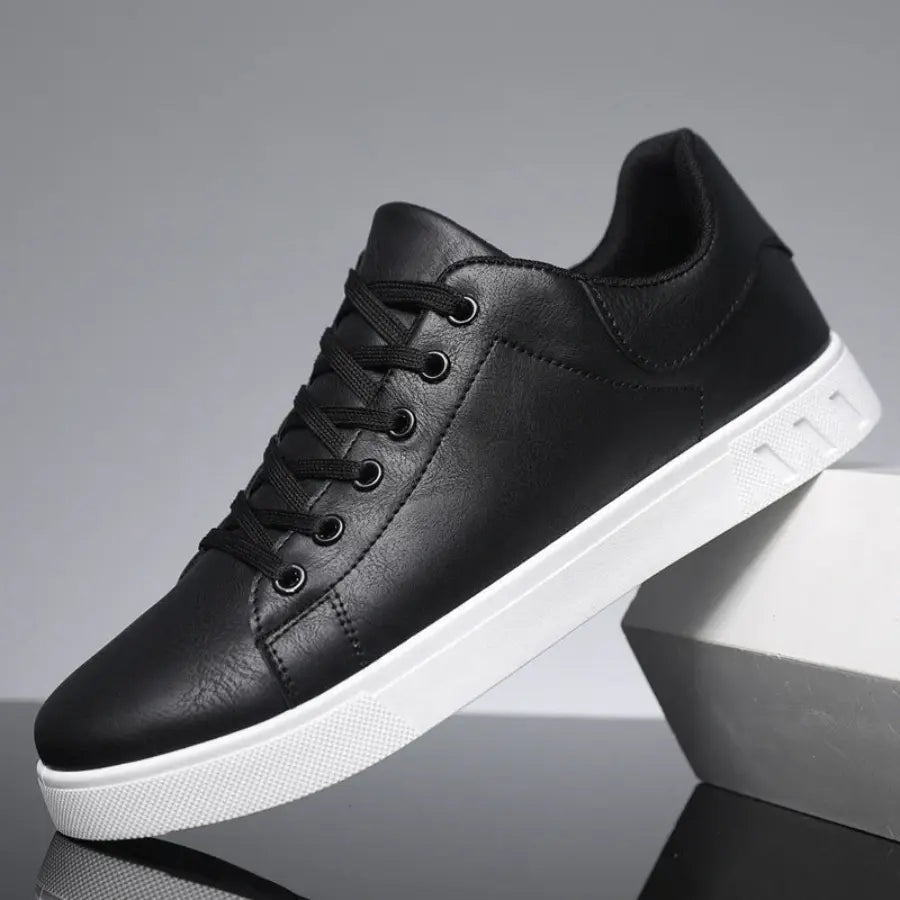 Norev | Męskie casualowe sneakersy z niską cholewką i sznurowaniem
